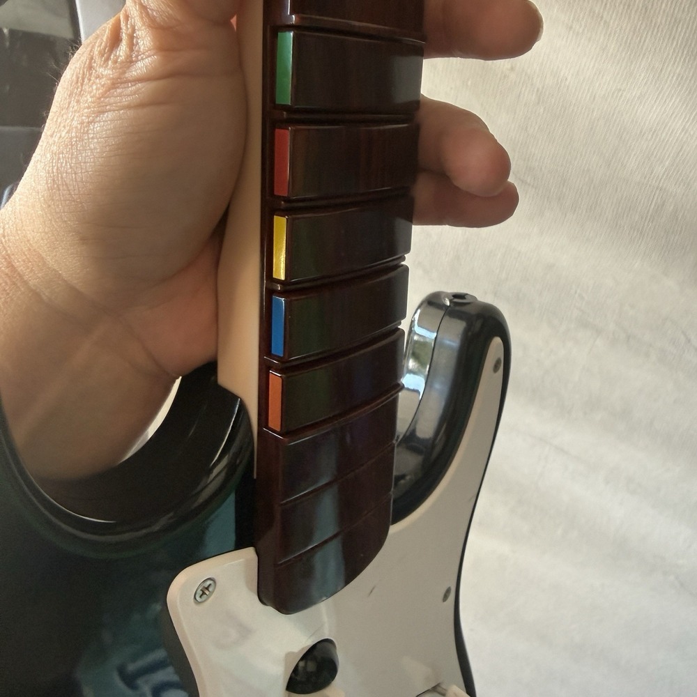 Harmonix Rock Band Fender Stratocaster Guitar - Model NWGTS2 ~No Dongle - Picture 12 of 14